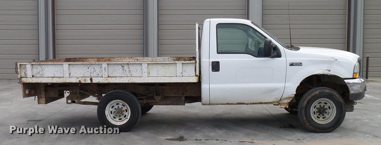 image for item DD5941 2003 Ford F250 Super Duty flatbed pickup truck