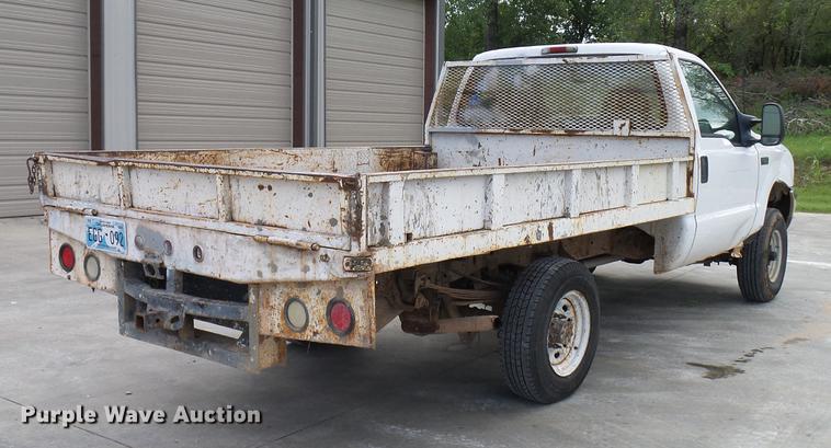 image for item DD5941 2003 Ford F250 Super Duty flatbed pickup truck