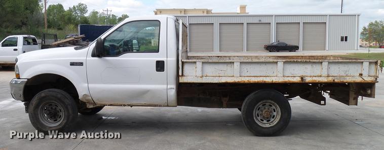 image for item DD5941 2003 Ford F250 Super Duty flatbed pickup truck