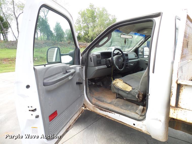 image for item DD5941 2003 Ford F250 Super Duty flatbed pickup truck