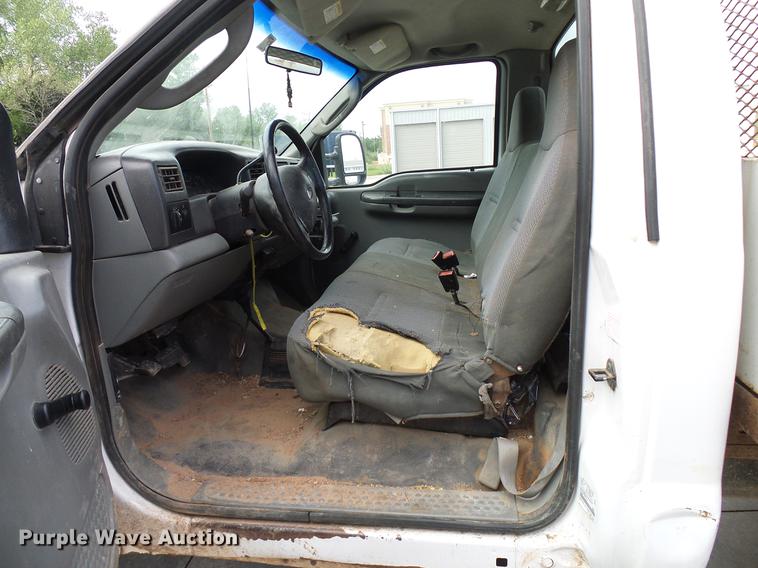 image for item DD5941 2003 Ford F250 Super Duty flatbed pickup truck