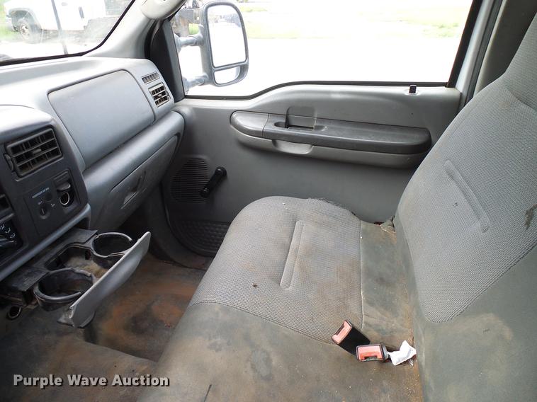 image for item DD5941 2003 Ford F250 Super Duty flatbed pickup truck