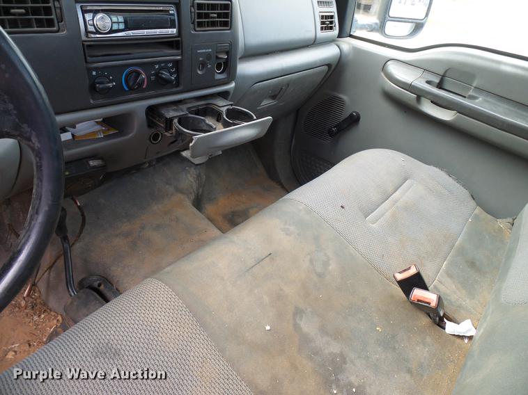 image for item DD5941 2003 Ford F250 Super Duty flatbed pickup truck