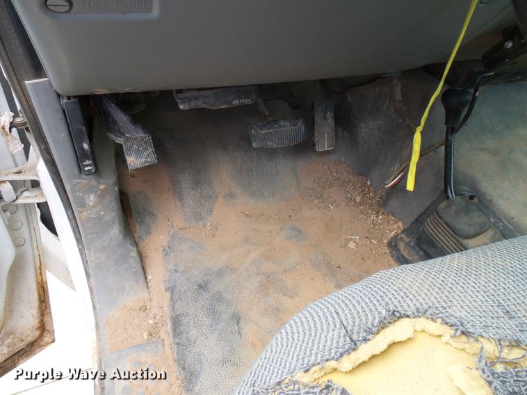 image for item DD5941 2003 Ford F250 Super Duty flatbed pickup truck