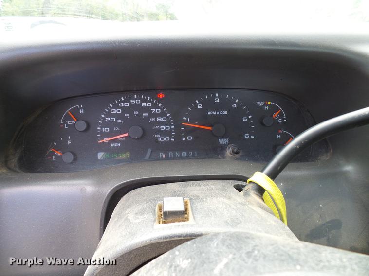 image for item DD5941 2003 Ford F250 Super Duty flatbed pickup truck