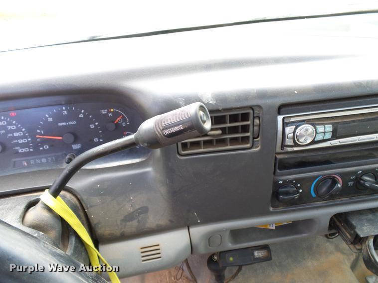 image for item DD5941 2003 Ford F250 Super Duty flatbed pickup truck