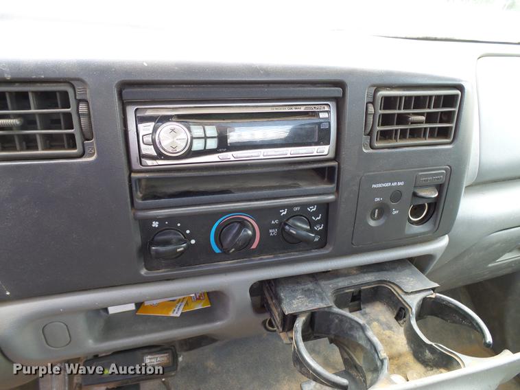 image for item DD5941 2003 Ford F250 Super Duty flatbed pickup truck