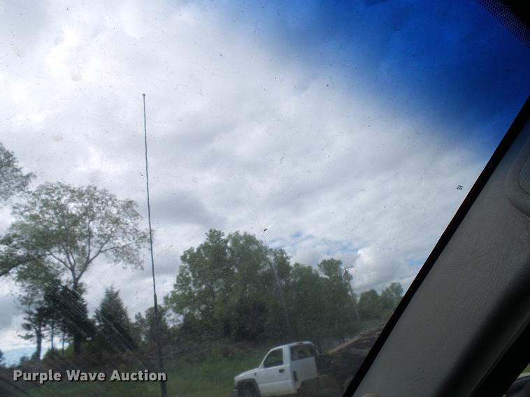 image for item DD5941 2003 Ford F250 Super Duty flatbed pickup truck