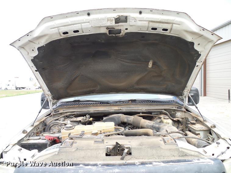 image for item DD5941 2003 Ford F250 Super Duty flatbed pickup truck