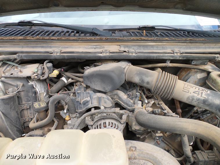 image for item DD5941 2003 Ford F250 Super Duty flatbed pickup truck