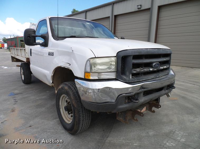 image for item DD5941 2003 Ford F250 Super Duty flatbed pickup truck