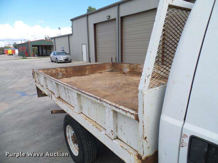 image for item DD5941 2003 Ford F250 Super Duty flatbed pickup truck