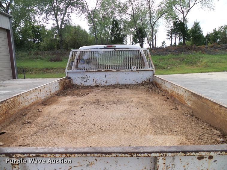 image for item DD5941 2003 Ford F250 Super Duty flatbed pickup truck