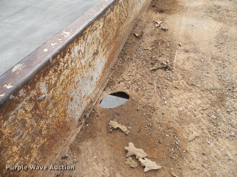 image for item DD5941 2003 Ford F250 Super Duty flatbed pickup truck