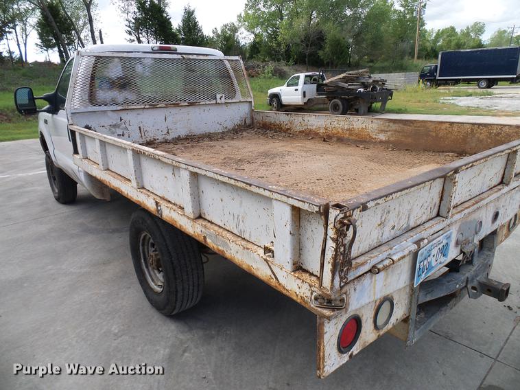 image for item DD5941 2003 Ford F250 Super Duty flatbed pickup truck