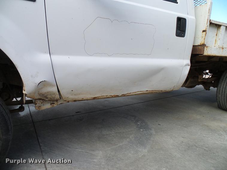 image for item DD5941 2003 Ford F250 Super Duty flatbed pickup truck