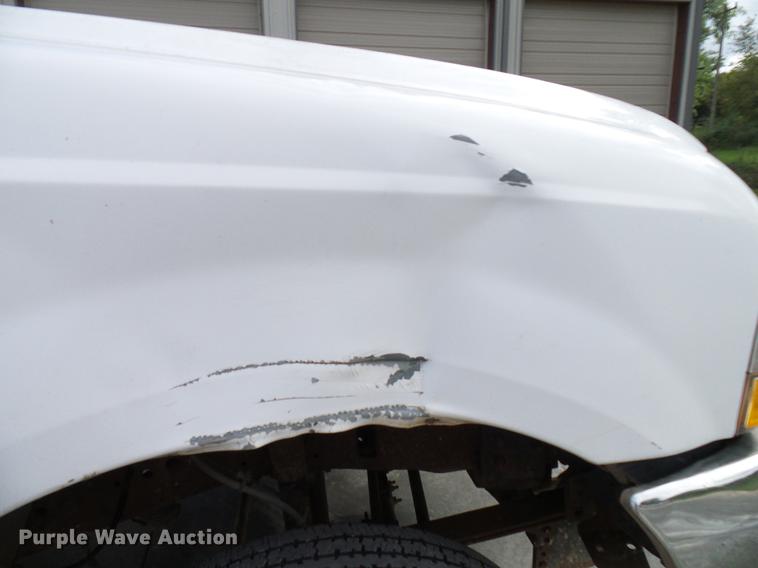 image for item DD5941 2003 Ford F250 Super Duty flatbed pickup truck