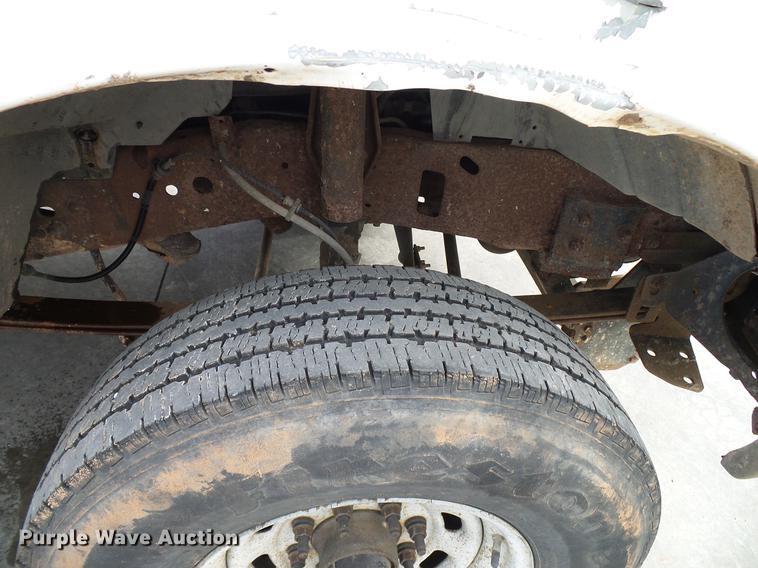 image for item DD5941 2003 Ford F250 Super Duty flatbed pickup truck