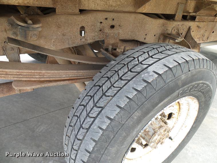 image for item DD5941 2003 Ford F250 Super Duty flatbed pickup truck