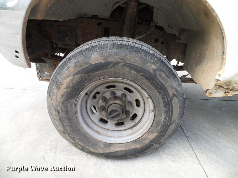 image for item DD5941 2003 Ford F250 Super Duty flatbed pickup truck