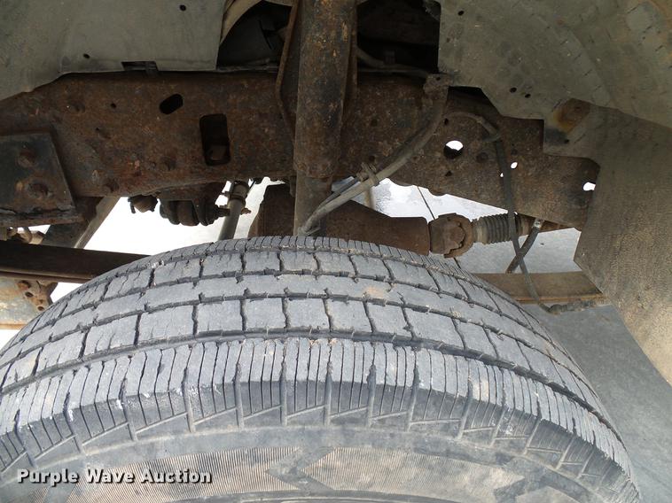 image for item DD5941 2003 Ford F250 Super Duty flatbed pickup truck