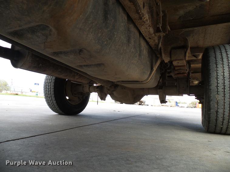 image for item DD5941 2003 Ford F250 Super Duty flatbed pickup truck