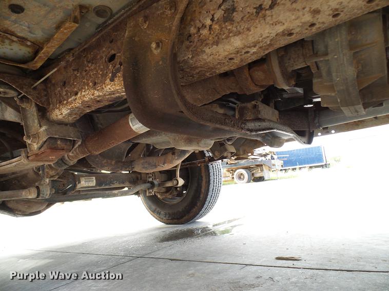 image for item DD5941 2003 Ford F250 Super Duty flatbed pickup truck