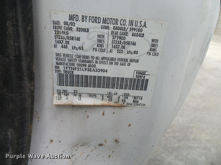 image for item DD5941 2003 Ford F250 Super Duty flatbed pickup truck