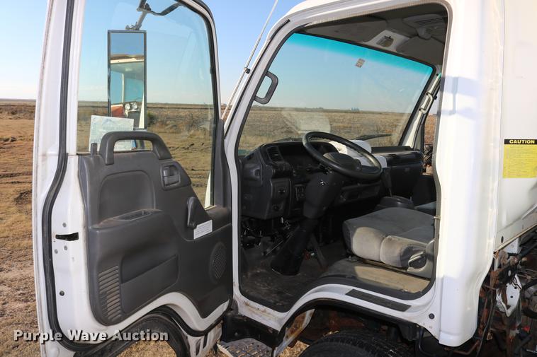 image for item DD5972 2000 GMC W4500 box truck