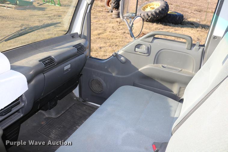 image for item DD5972 2000 GMC W4500 box truck