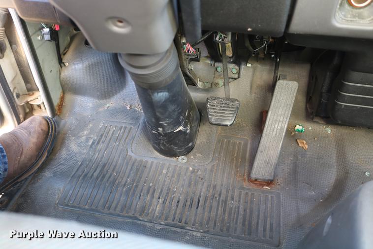 image for item DD5972 2000 GMC W4500 box truck