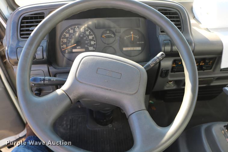 image for item DD5972 2000 GMC W4500 box truck