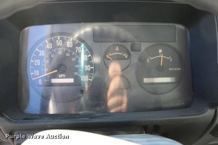 image for item DD5972 2000 GMC W4500 box truck