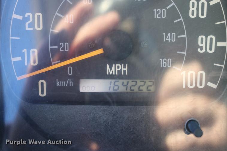 image for item DD5972 2000 GMC W4500 box truck