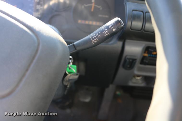 image for item DD5972 2000 GMC W4500 box truck