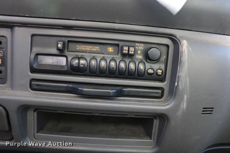 image for item DD5972 2000 GMC W4500 box truck