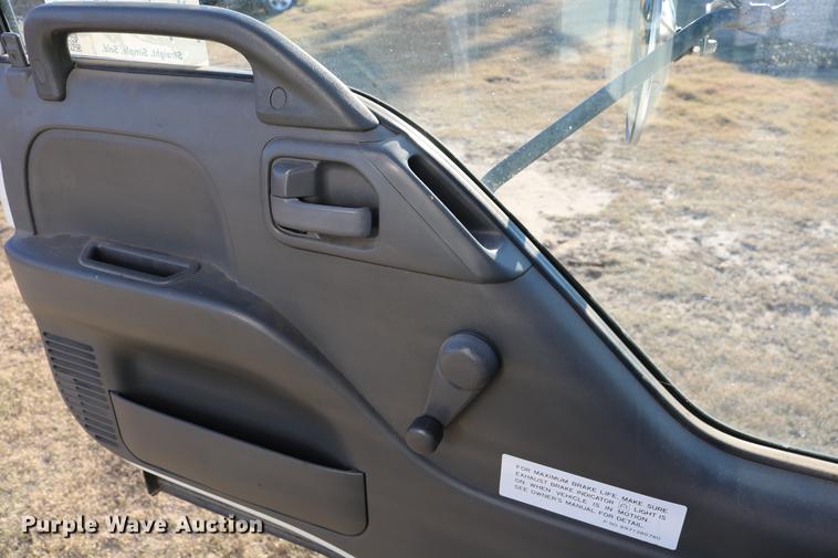 image for item DD5972 2000 GMC W4500 box truck