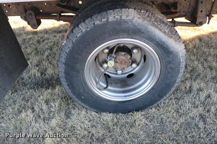 image for item DD5972 2000 GMC W4500 box truck