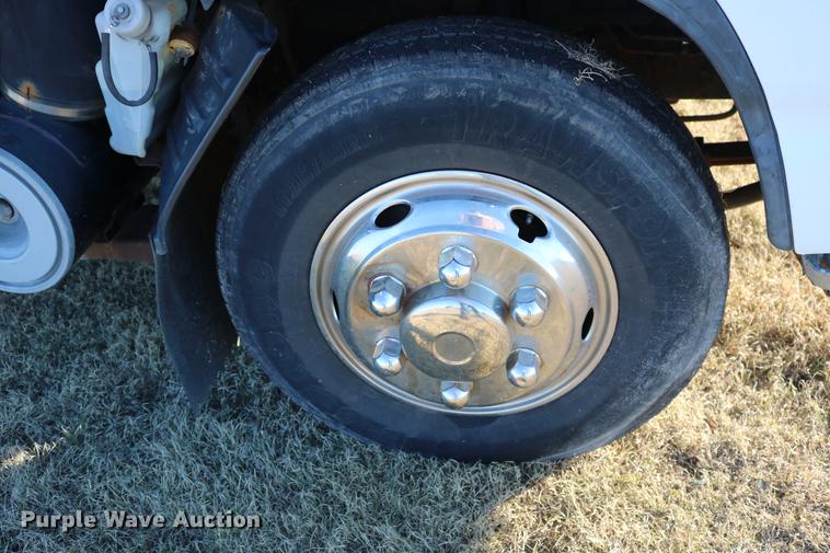 image for item DD5972 2000 GMC W4500 box truck