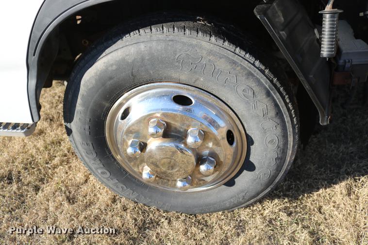 image for item DD5972 2000 GMC W4500 box truck