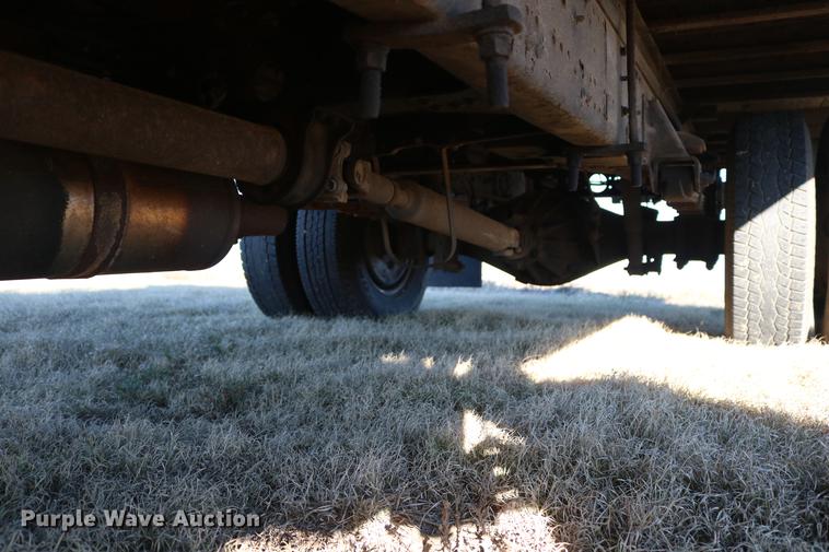 image for item DD5972 2000 GMC W4500 box truck