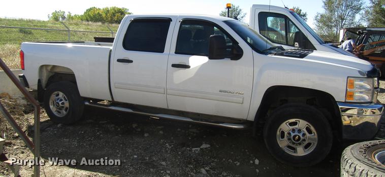 image for item DD6660 2011 Chevrolet Silverado 2500HD Crew Cab pickup truck
