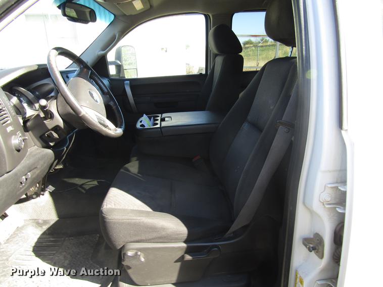 image for item DD6660 2011 Chevrolet Silverado 2500HD Crew Cab pickup truck