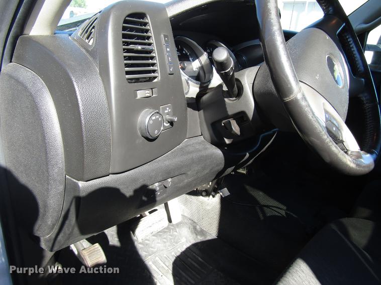 image for item DD6660 2011 Chevrolet Silverado 2500HD Crew Cab pickup truck