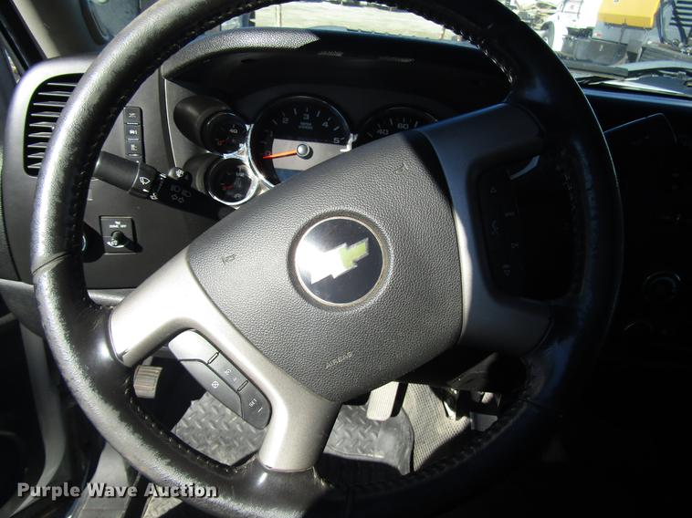 image for item DD6660 2011 Chevrolet Silverado 2500HD Crew Cab pickup truck