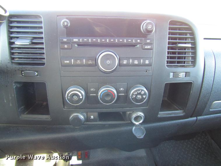 image for item DD6660 2011 Chevrolet Silverado 2500HD Crew Cab pickup truck