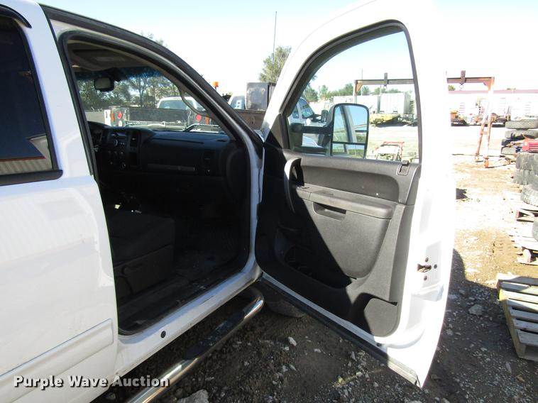 image for item DD6660 2011 Chevrolet Silverado 2500HD Crew Cab pickup truck