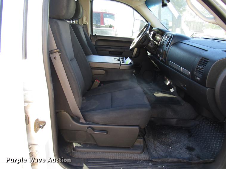 image for item DD6660 2011 Chevrolet Silverado 2500HD Crew Cab pickup truck