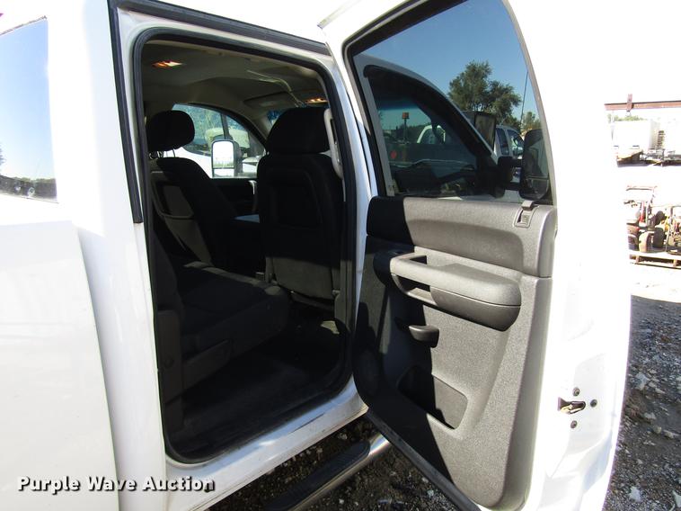 image for item DD6660 2011 Chevrolet Silverado 2500HD Crew Cab pickup truck