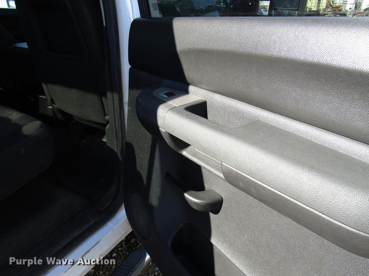 image for item DD6660 2011 Chevrolet Silverado 2500HD Crew Cab pickup truck